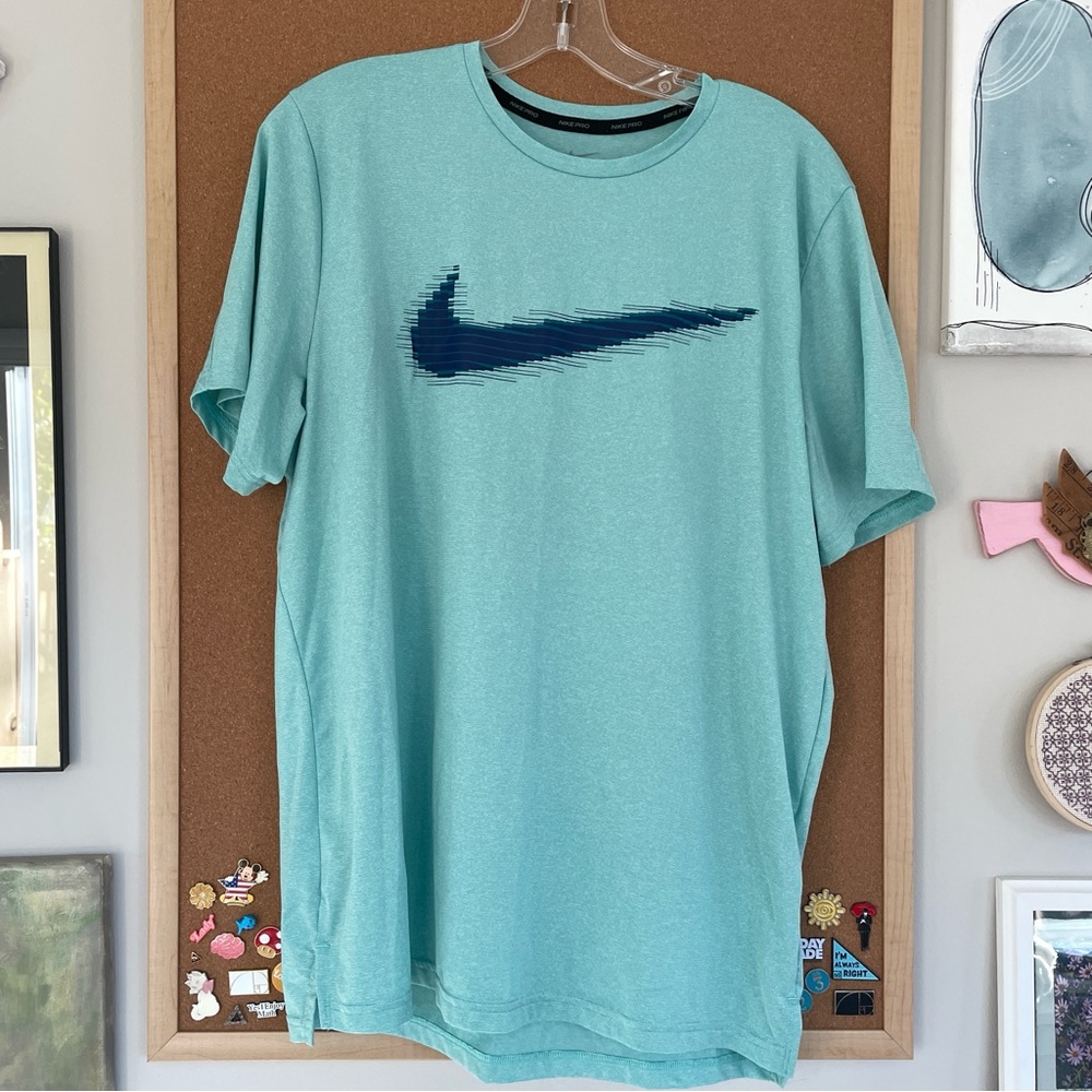 Nike Men’s Dri-FIT Training Tshirt Light Green size Medium